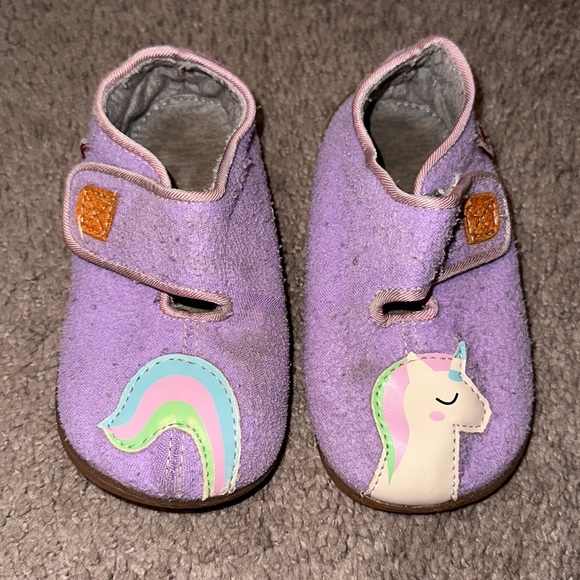 Other - 🏷️ 5 for $25 🏷️ Girls See Kai Run slippers, size 9 toddler
